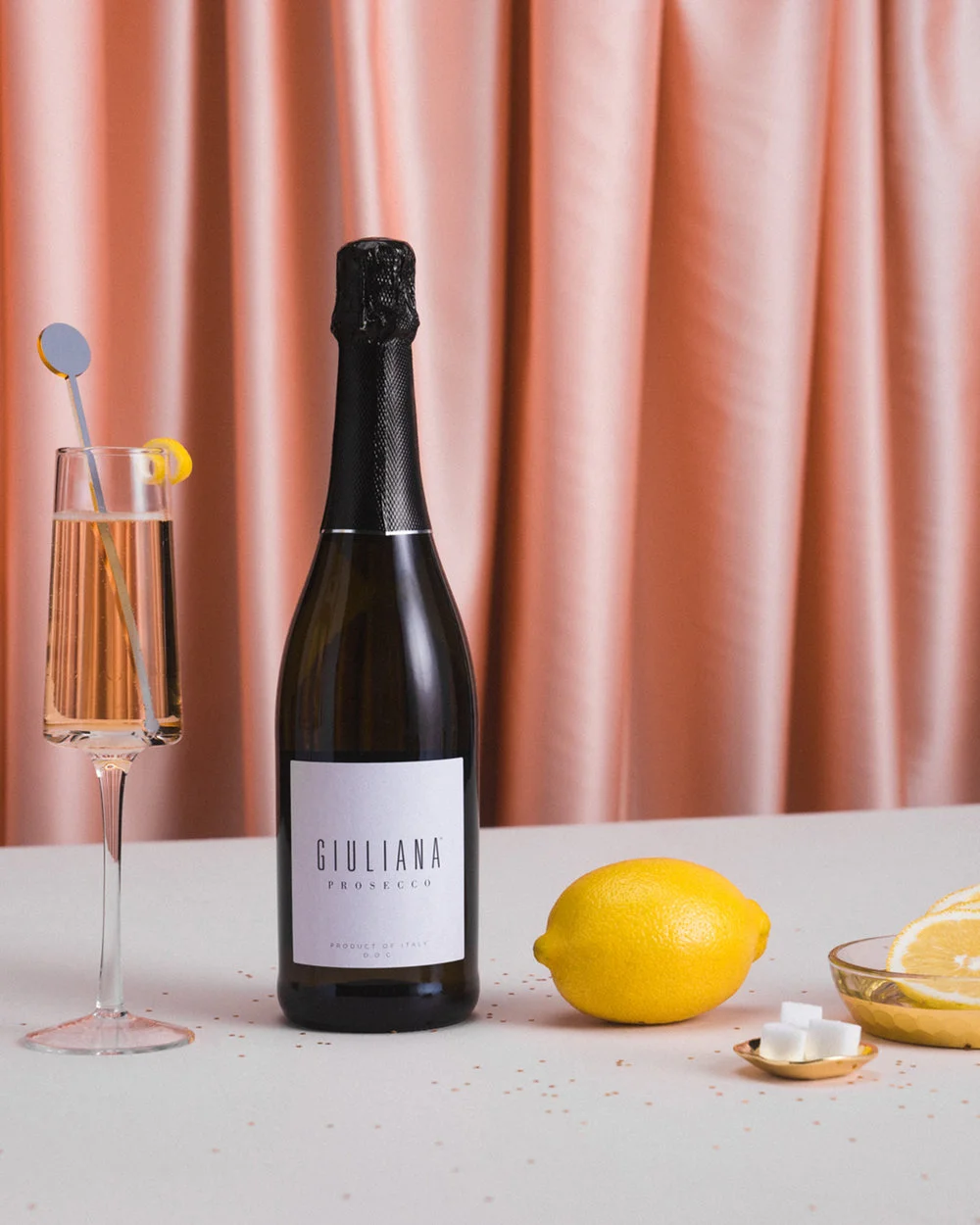 When life gives you lemons, make a Prosecco Cocktail 🍋🥂