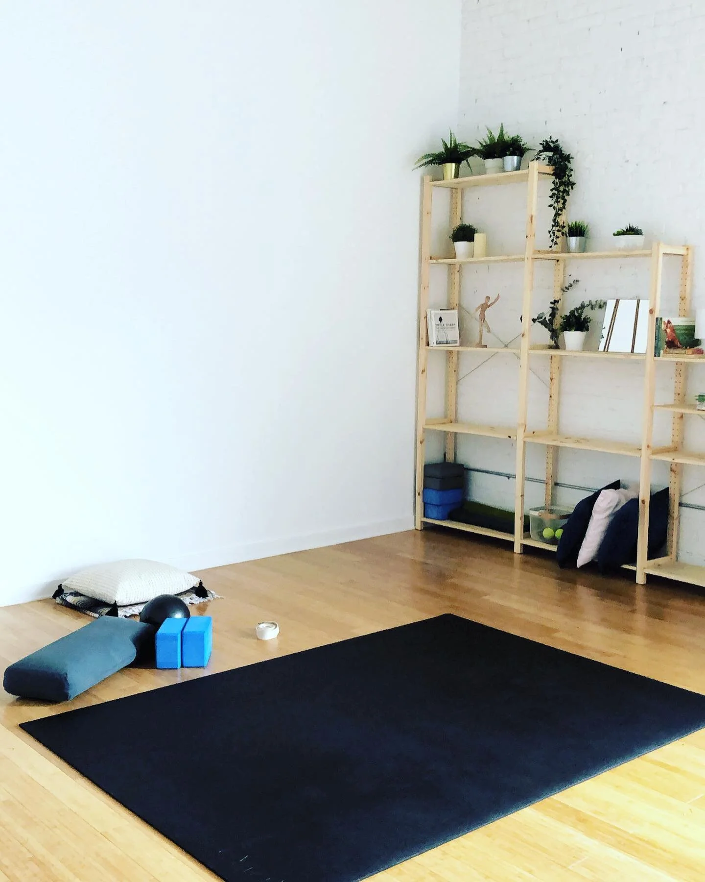 Love working in this beautiful space.

Maintaining movement for Philadelphia&rsquo;s finest with massage and stretch since 2009!

We&rsquo;re hiring!
Know anyone with a strong sports massage/deep tissue/injury massage therapy background? Send them my