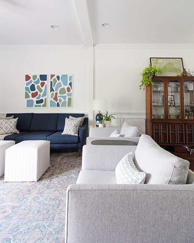 Can you guess what kid-friendly elements we incorporated into our family room? I'll give you a hint...there are a LOT! 😉
⠀⠀⠀⠀⠀⠀⠀⠀⠀
My top two design tips for making your living spaces family-friendly are:
1️⃣ Use performance fabrics if you can. Thes