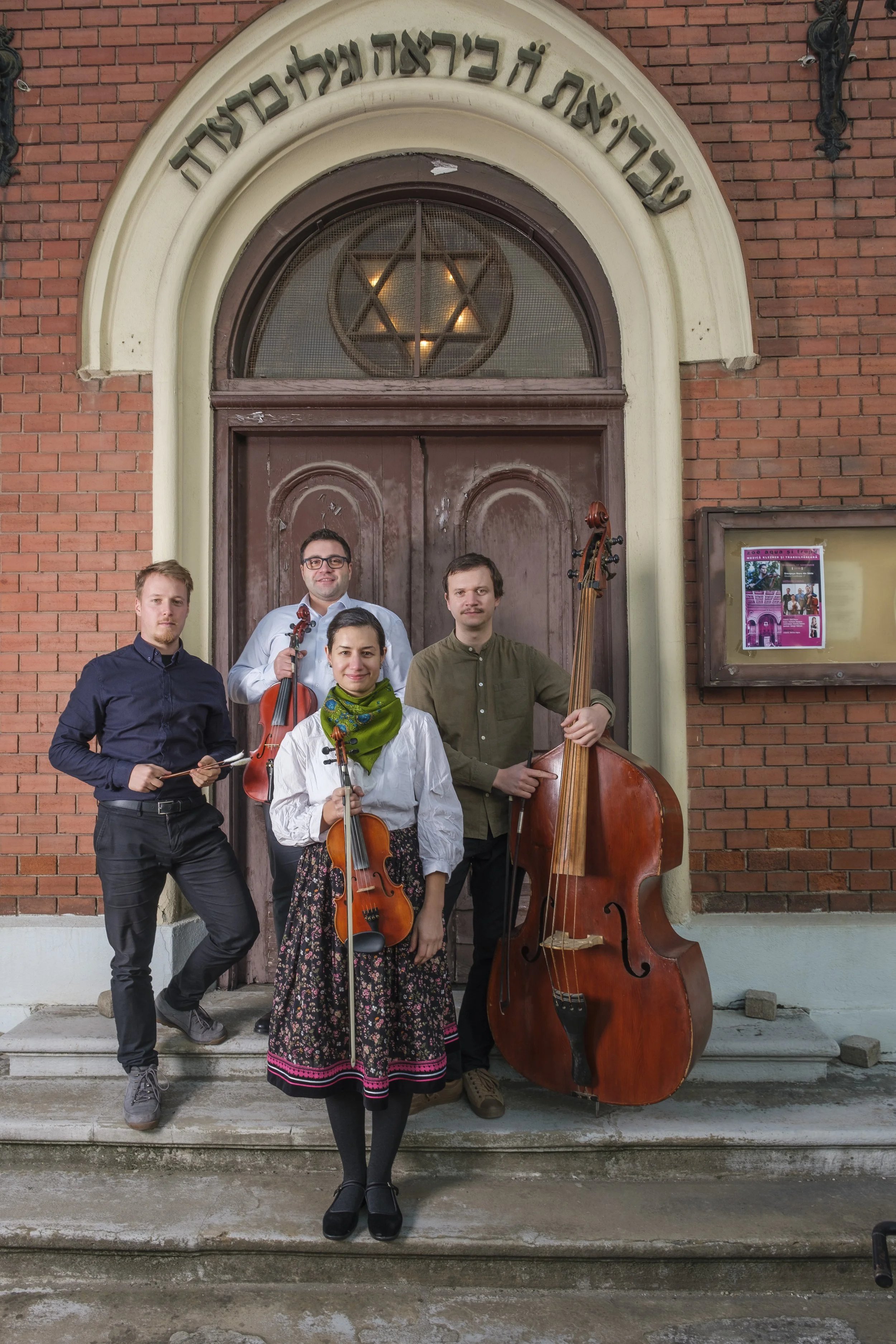 Zoë Aqua and her Transylvanian String Band!