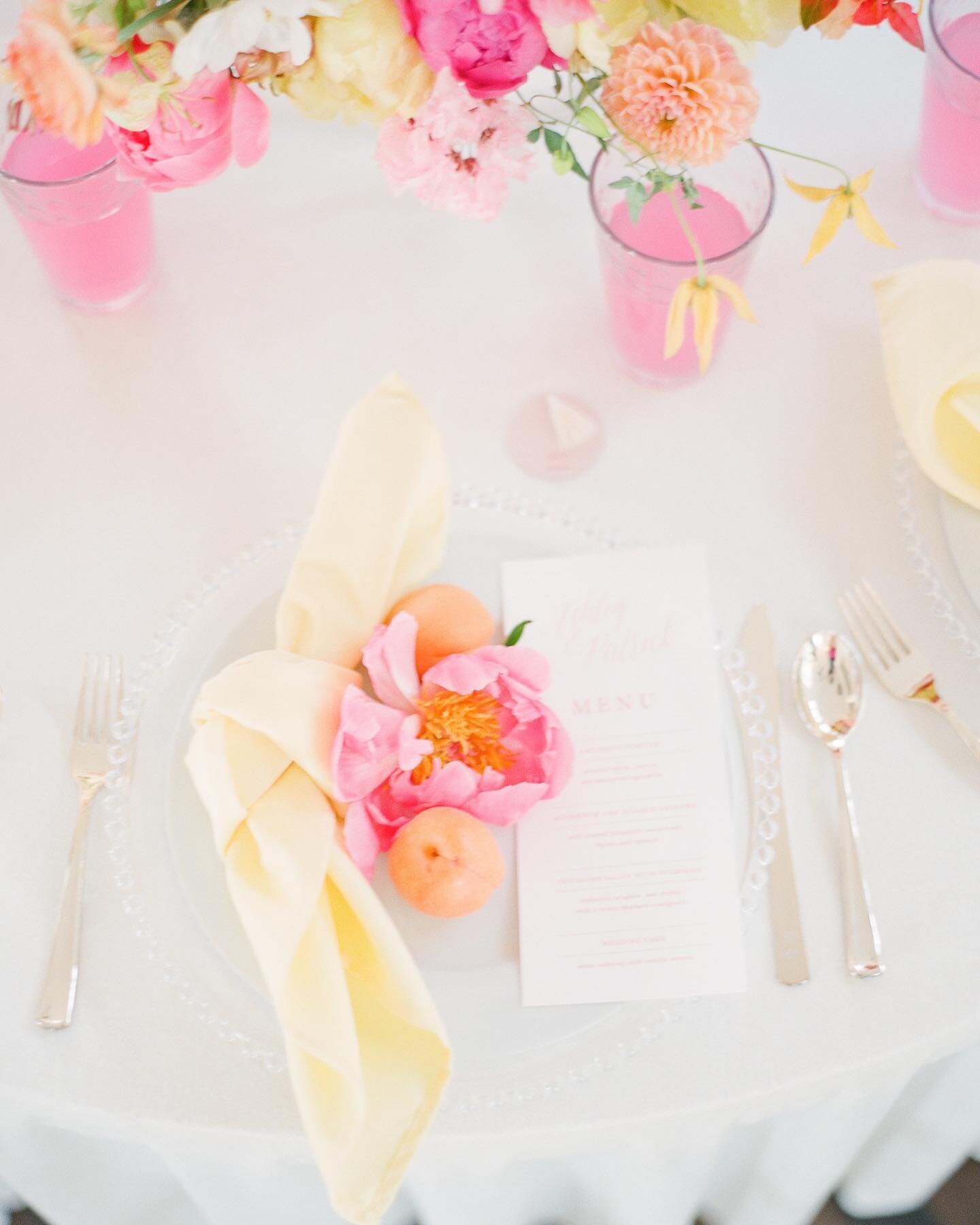 SO in love with this gorgeous summer setup! 

Photographer : @amandawphoto 
Planning : @foreverblushingevents 
Venue : @festivitieseventcenter 
Floral : @poppylanedesign 
Stationary : @eros_stationery