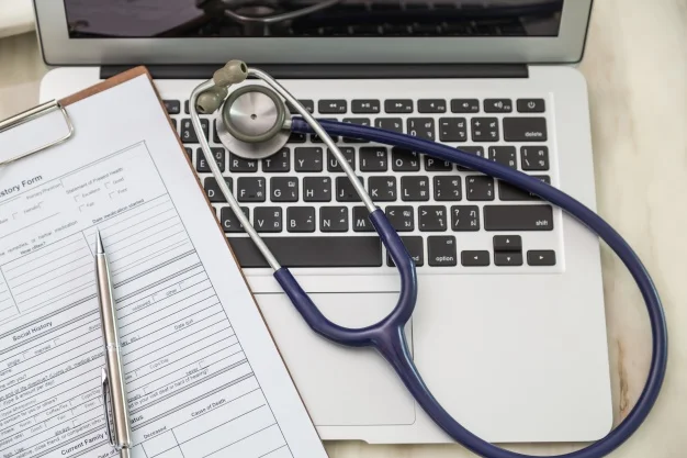 top-view-laptop-with-stethoscope_1232-382.jpg