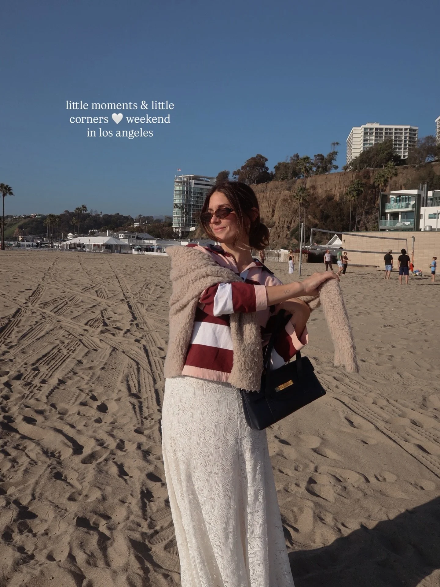 last slide is what i watched on the plane - i NEED to know your thoughts! 👀 had the most lovely weekend in la basing our stay out of @thehoxtonhotel downlown la 🫶 

the dreamiest rooms, rooftop bar, and lobby that doubles as the coziest co-working 