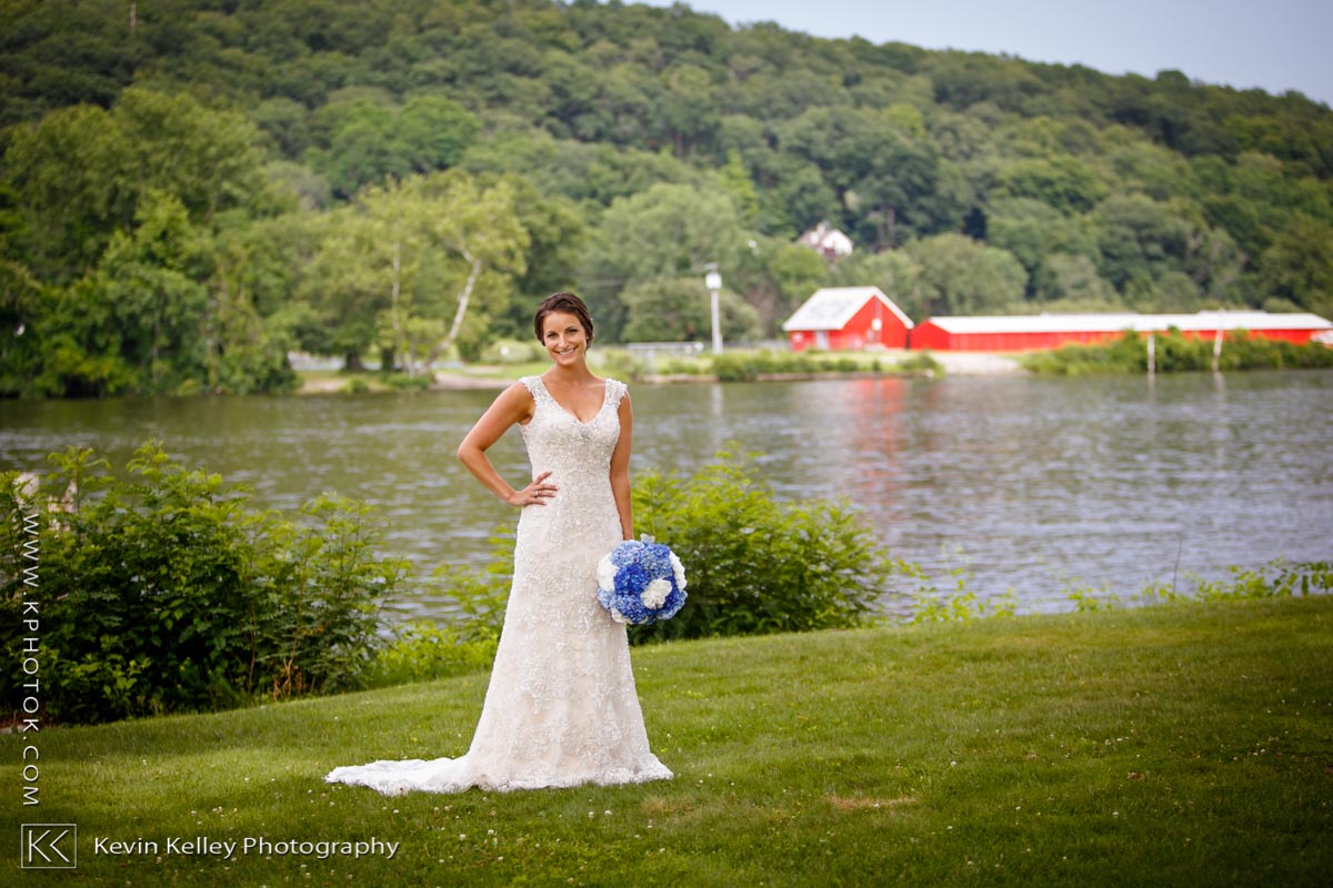 Riverhouse-at-goodspeed-station-wedding-2039.jpg