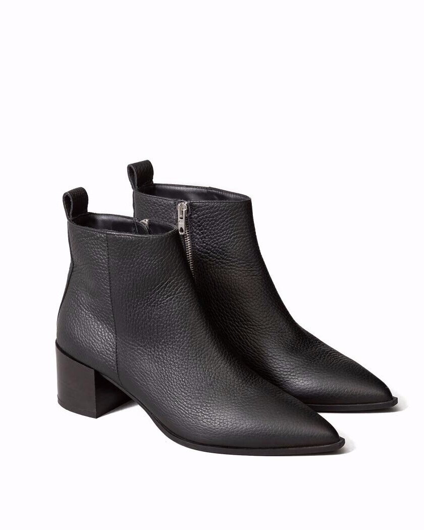 The Single Most Comfortable But Chic Ankle Boots — The Candidly