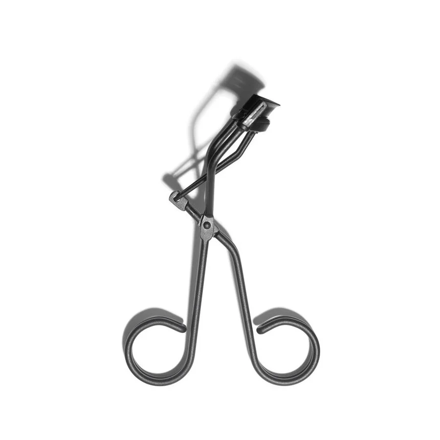 This Eyelash Curler Makes All Other Eyelash Curlers Look Comically Bad