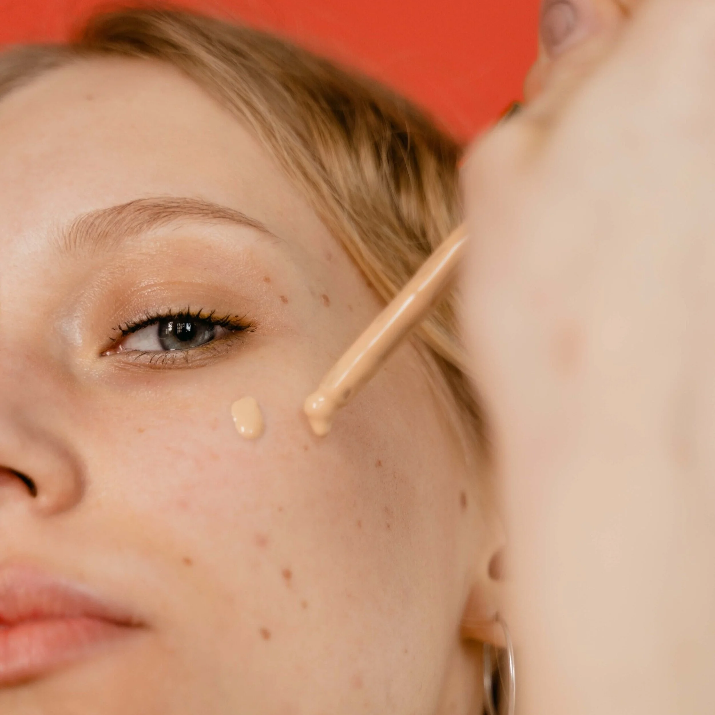 The 17 Best “No-Makeup” Foundations For Natural, Gorgeous, Glowing Skin