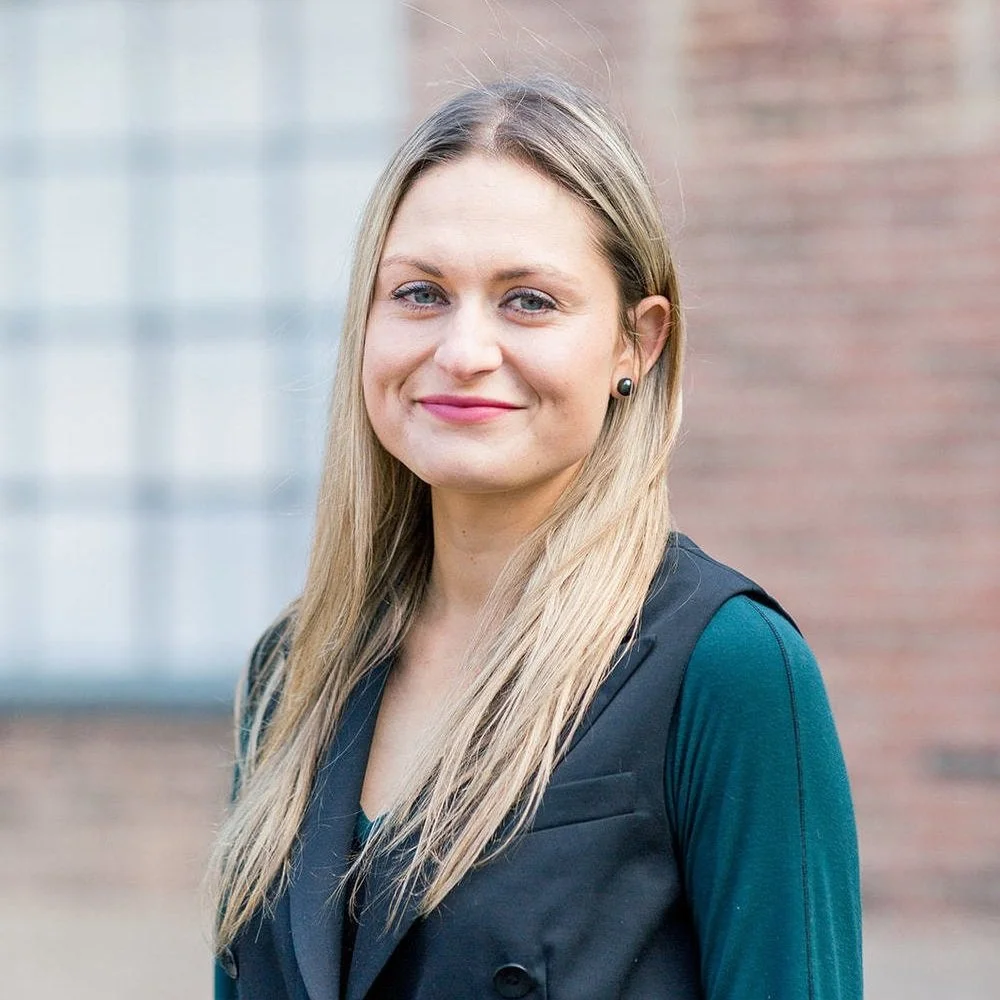 Therapist Amanda White Answers 13 Questions About Her Struggles With Alcohol