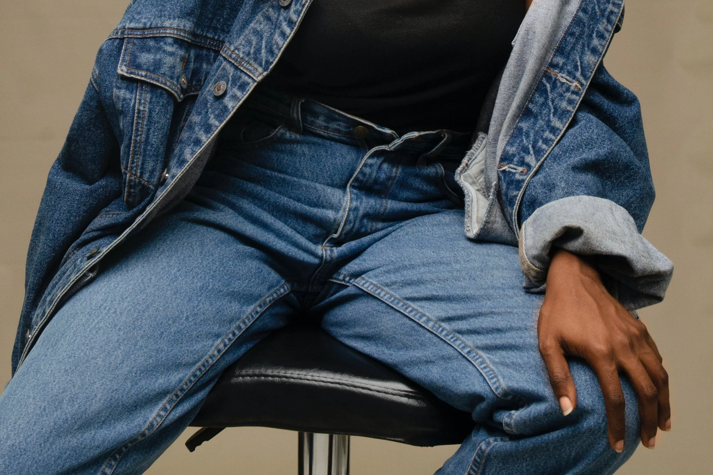We Tried This Viral “Hack” For Knowing If A Pair Of Jeans Will Fit You Without Trying Them On