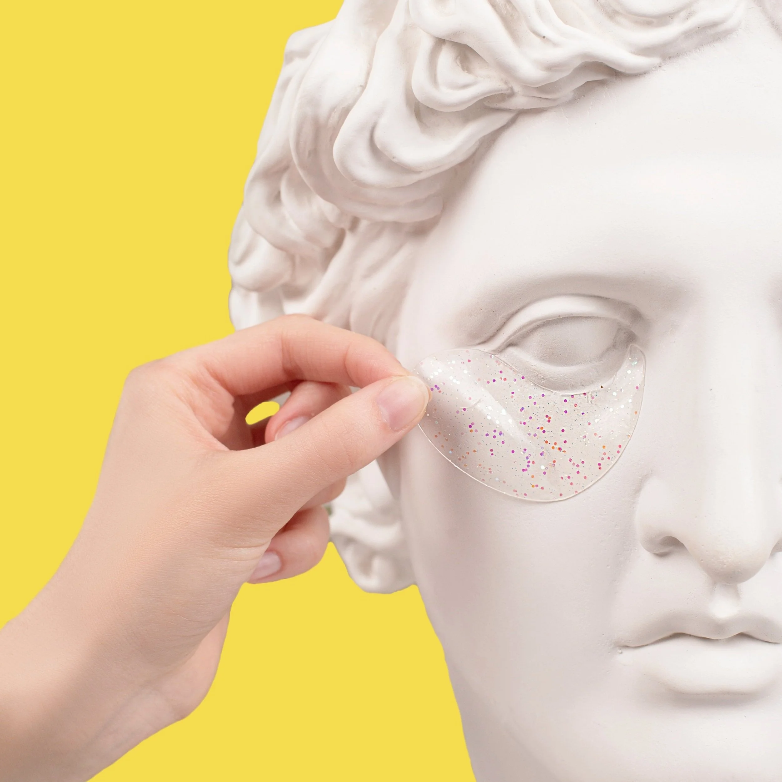 We Just Tried This TikTok Trick For De-Puffing Our Eyes And, My God, It Worked!
