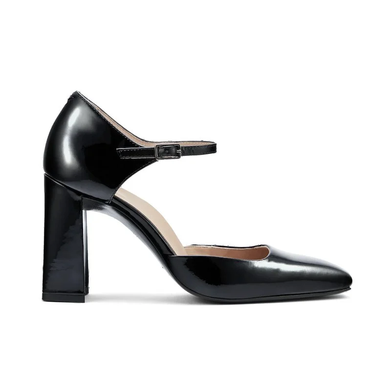 The Only Shoe We’re Wearing For Every, Single Semi-Fancy Event This year 