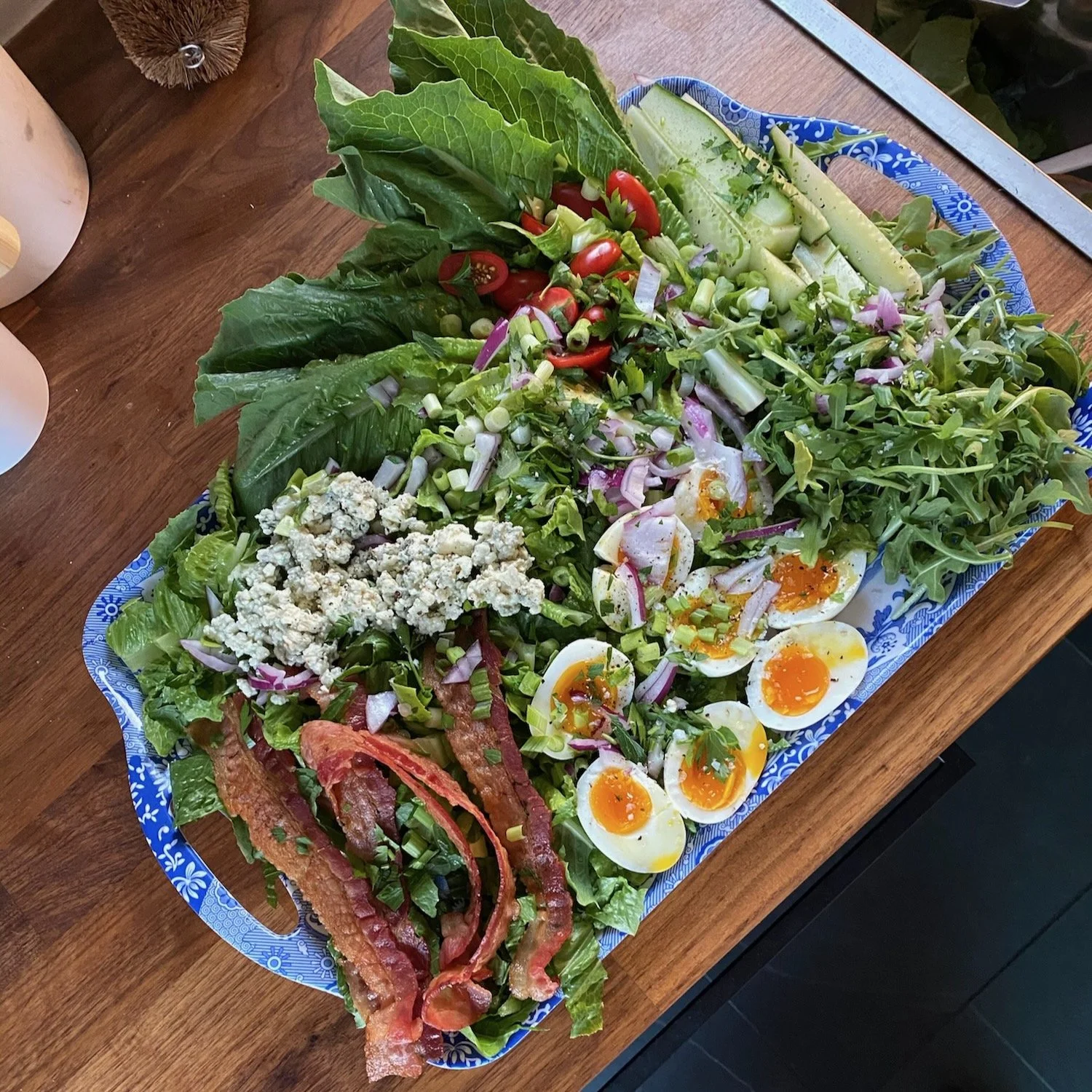 This Is The Best Homemade Salad Dressing On Earth. And It Takes 2 Minutes To Make.