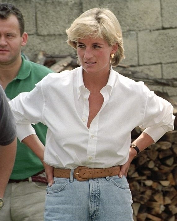 If you want to dress minimalists and chic (but never boring) there are 6 brands you need to start shopping. 3 of them you know, 3 of them you don&rsquo;t. 

Link in bio. 

#LetsTalkCandidly
📷: Princess Diana via PA Images
🔗: https://www.thecandidly