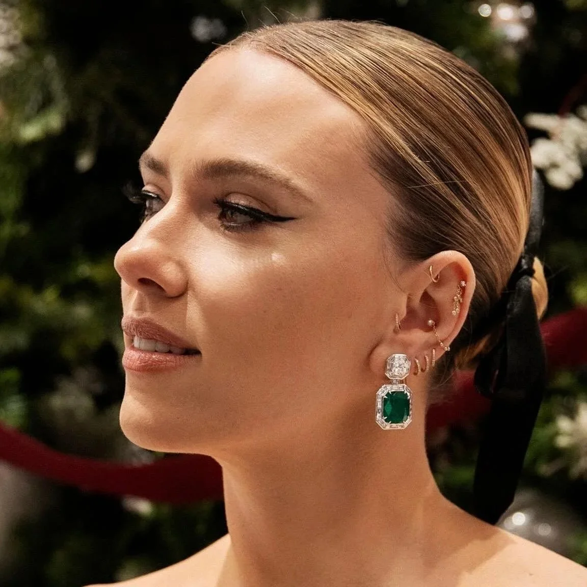 How To Achieve That Perfect, Smoldering Holiday Party Makeup Look Without Aging Yourself 15 Years