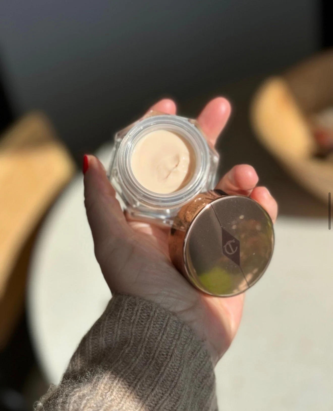 There are 11 underrated hidden gems at the Nordstrom beauty counter that weirdly no one is writing about. 

Including this eye cream where we ACTUALLY saw a difference in our crows feet after only a few days. 

Link in bio.

#LetsTalkCandidly
📷: @th