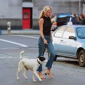 There are 8 exact pieces we all need to dress as chic as the endlessly iconic Carolyn Bessette Kennedy. 

Link in bio. 

#LetsTalkCandidly
Via Getty Images | Lawrence Schwartzwald
🔗: https://www.thecandidly.com/article/there-are-8-precise-pieces-of-