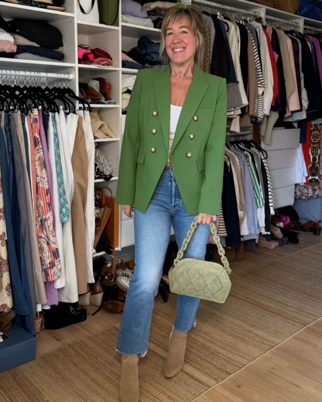 If wide leg jeans look horrible on you (last pic for proof), here&rsquo;s exactly what to get instead. Especially if you have a big rump and/or thighs. 

Link in bio. 

#LetsTalkCandidly
🔗: https://www.thecandidly.com/article/if-wide-leg-jeans-look-