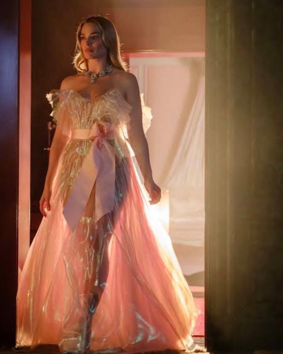 If the dark, romantic costumes in Wuthering Heights have a slight &ldquo;chokehold&rdquo; on you, here are 9 realistic pieces for everyday life that will actually improve how you dress. 

Link in bio. 

#LetsTalkCandidly
Via Wuthering Heights | Lucky