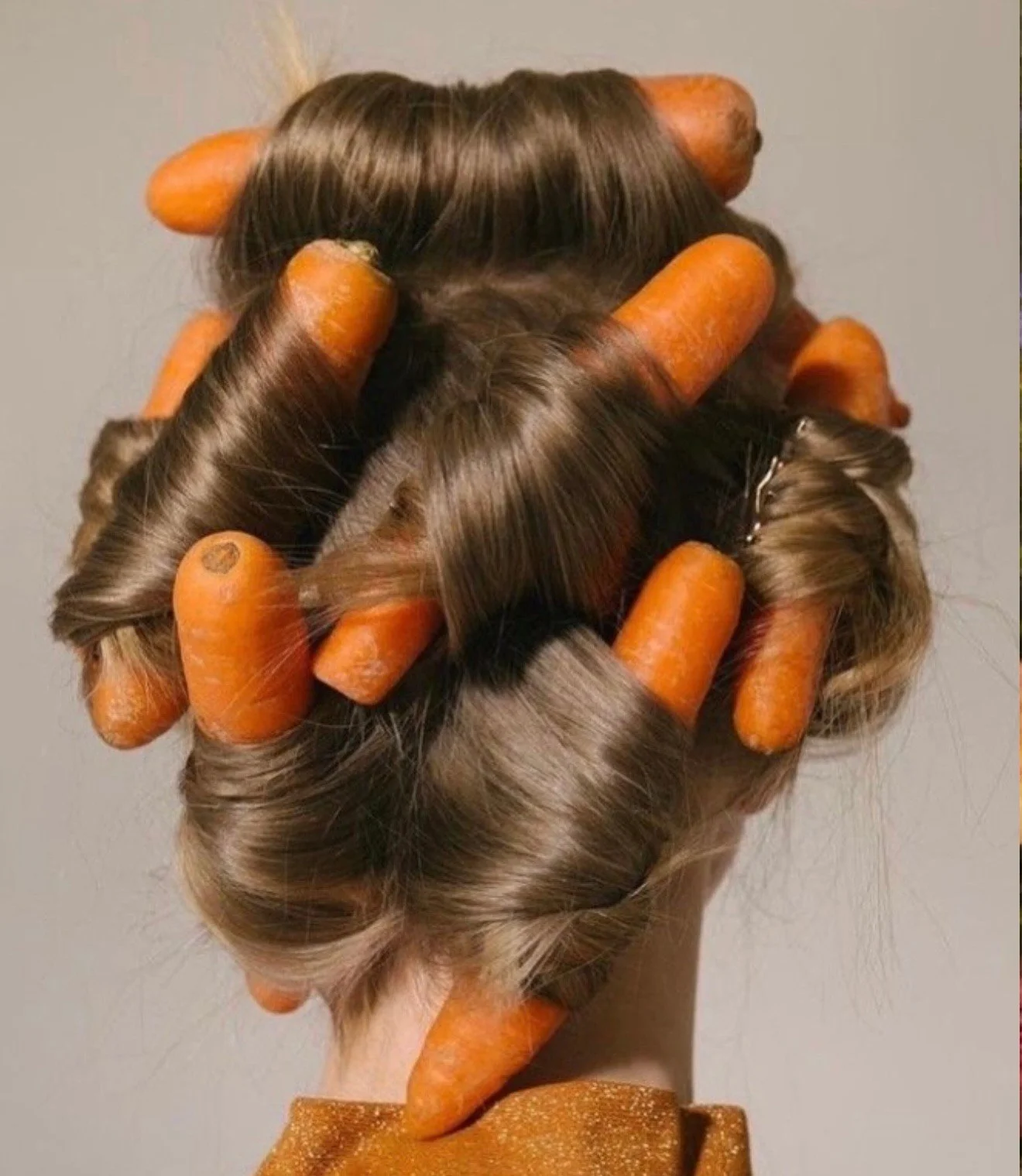 If you&rsquo;re over 40 , you really need to be doing these 16 things to preserve and help grow your hair. Ok maybe not all 16. Just pick, like, 4 of them. 

Link in bio. 

#LetsTalkCandidly
Via @decolipatina
Especially excited about @monchomoreno 
?