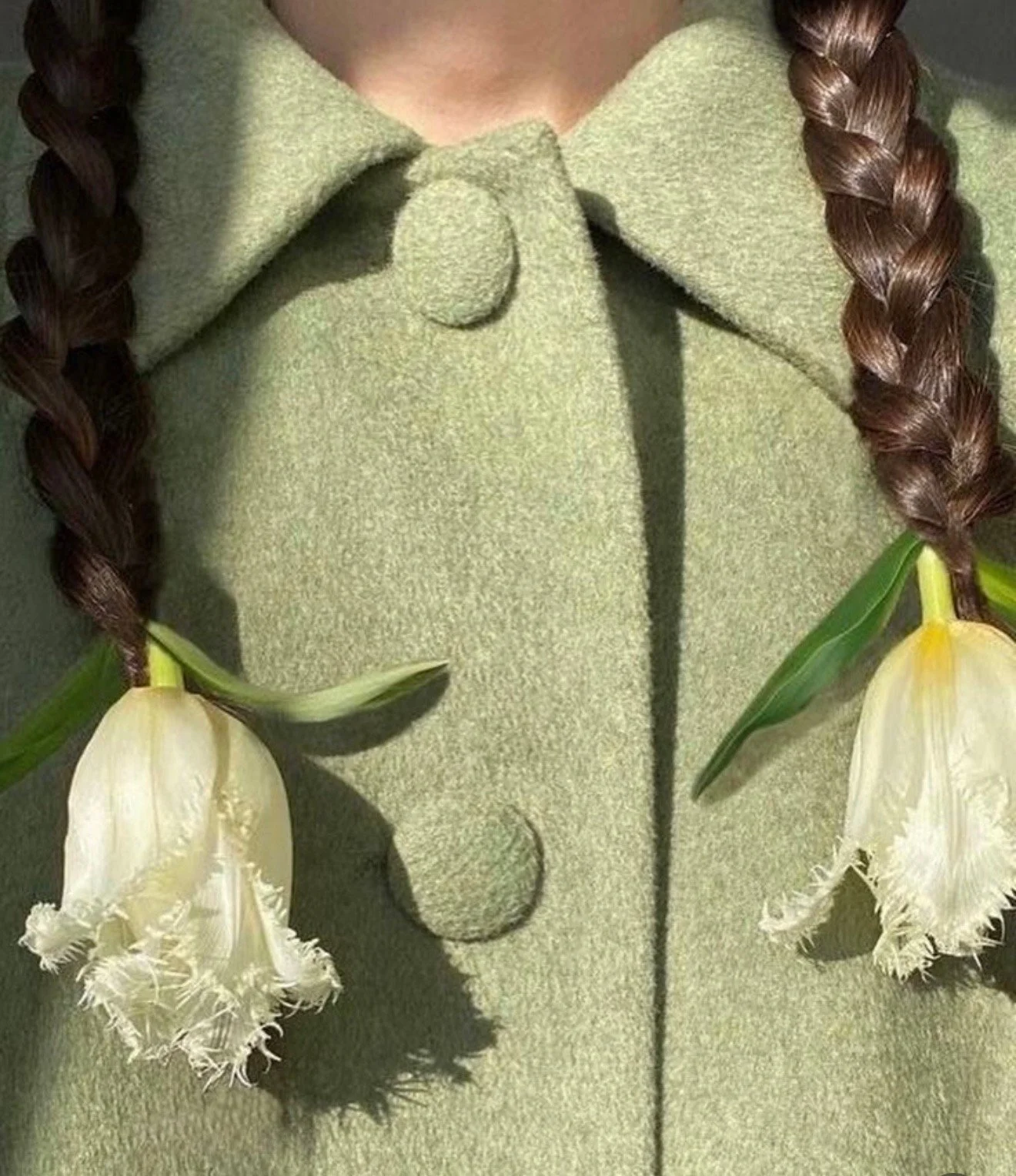 There are 9 surprisingly effective things we use at home when we have zero time or money for beauty treatments. 

Link in bio. 

#LetsTalkCandidly
Via @
🔗: https://www.thecandidly.com/article/9-amazingly-effective-things-we-use-at-home-when-we-have-