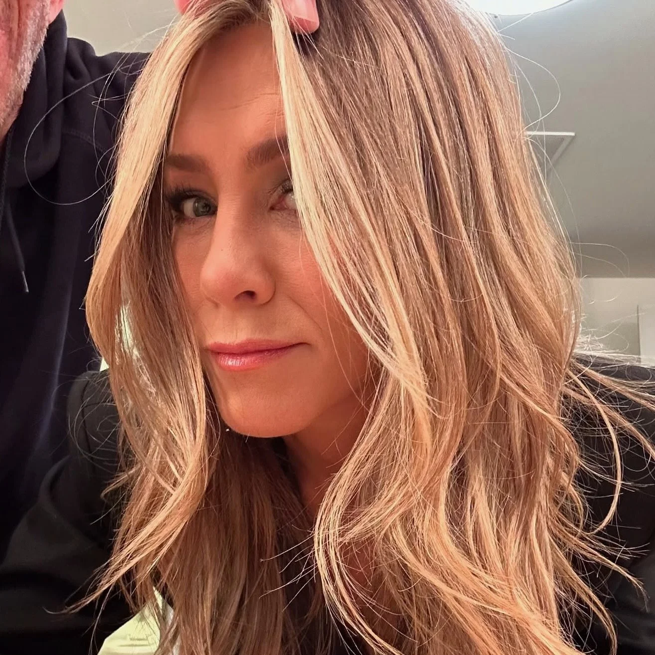 Jennifer Aniston Just Revealed Everything That's In Her Beauty Bag