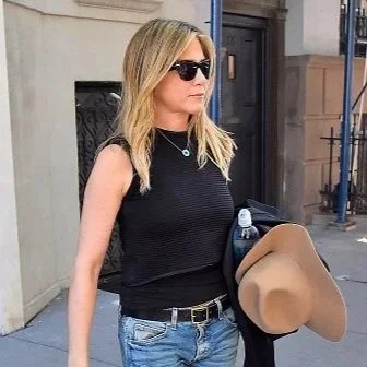 This Is The Perfect, Low-Effort Outfit Template If You’re Over 40 And Want To Look Chic Without Spending A Fortune