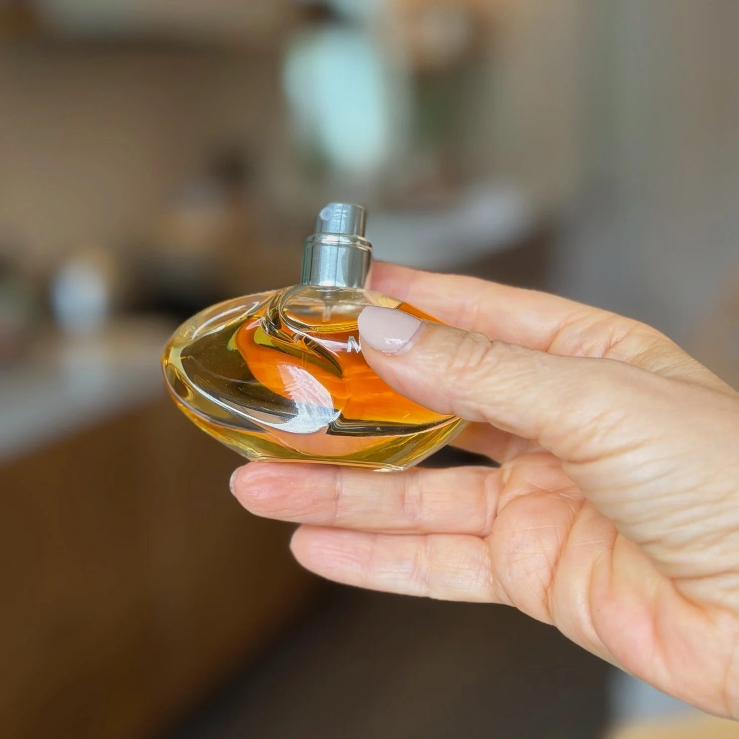 Our 3 Favorite Perfumes That Will Make You Smell Like A Rich Aunt Who’s Dripping With Discernment. And They’re All Under $40!