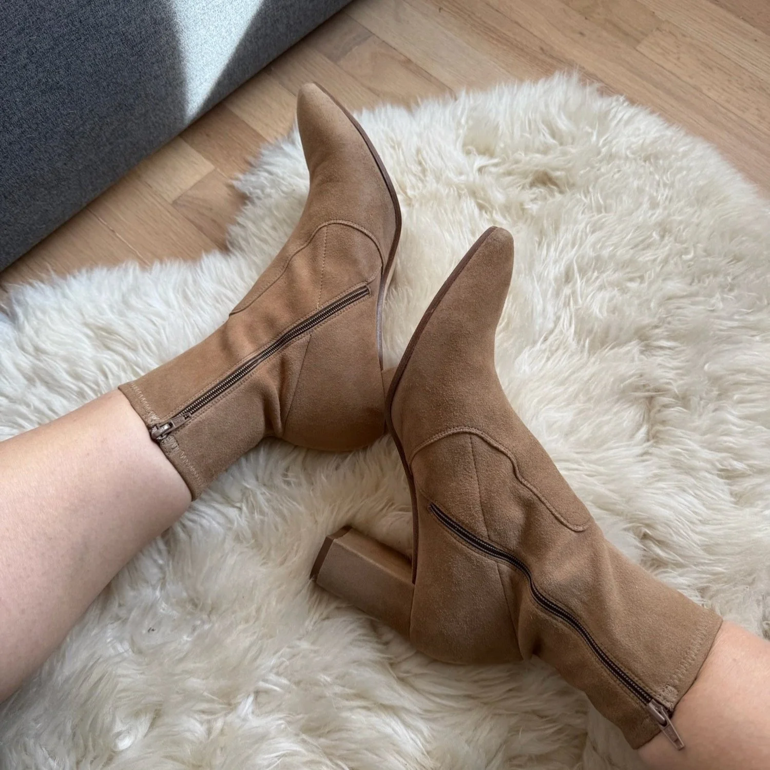comfortable black boots