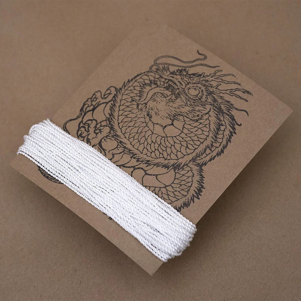 DRAGON (always all caps) is a stubborn beast 😂 It’s very fast and very whippy, with a very stiff but playable tactile feel. You can discernibly feel the ridges of the twist on your fingers throughout play. This tactile feel gives you a really punctual awareness of flow and timing. This formula allows you to go pretty much as fast as you possibly can go on a string, while aiding in maintaining a decent amount of natural idle movement motion. It has a lot of energy that can physically be felt in the weighting of the string.