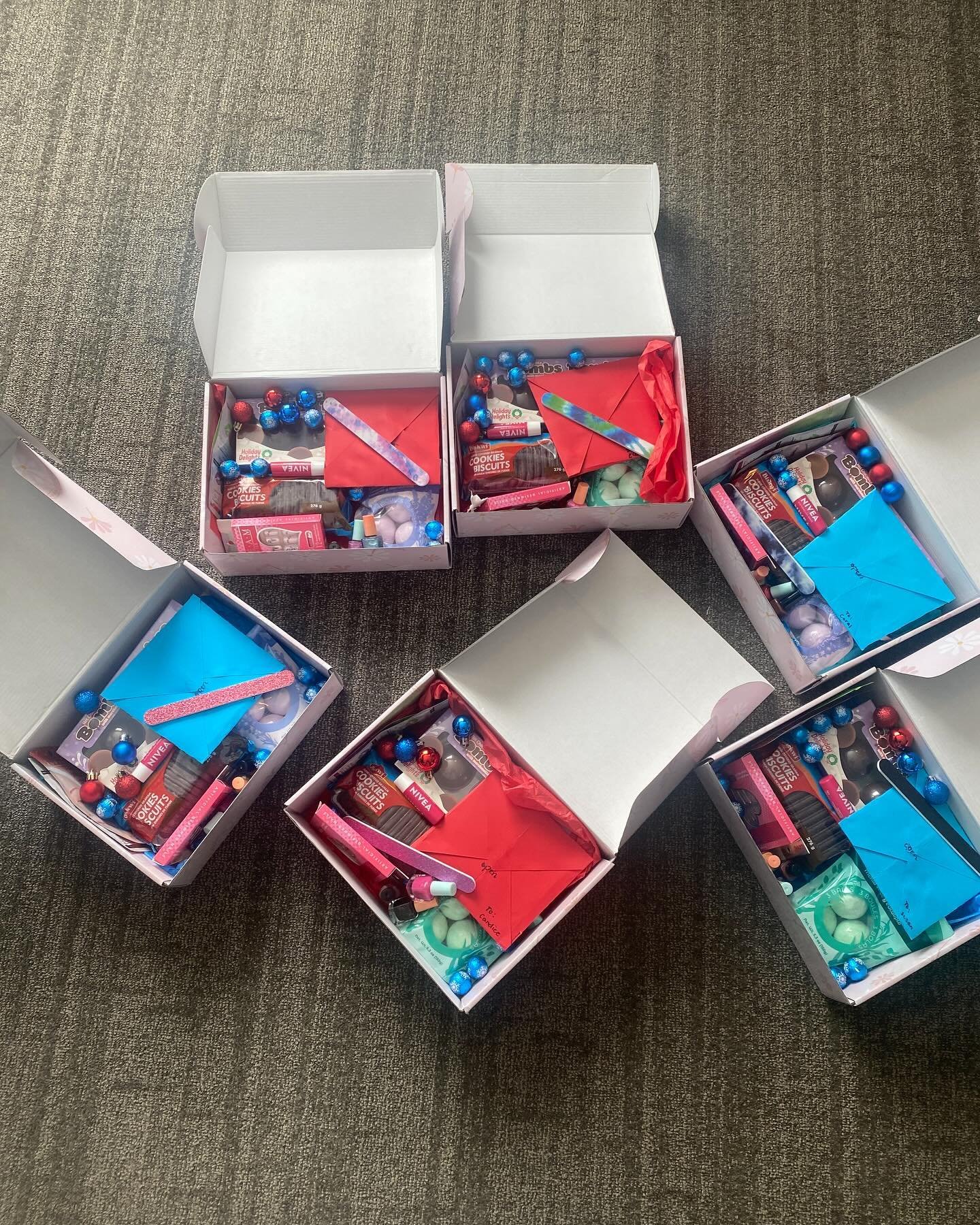 To celebrate @givingtuesdayca staff made these lovely self-care boxes filled with items that clients living at Best Western Chocolate Lake hotel can use to create their own spa. It has face masks, lip masks, bath bombs, nail polish, push-on nails, ho