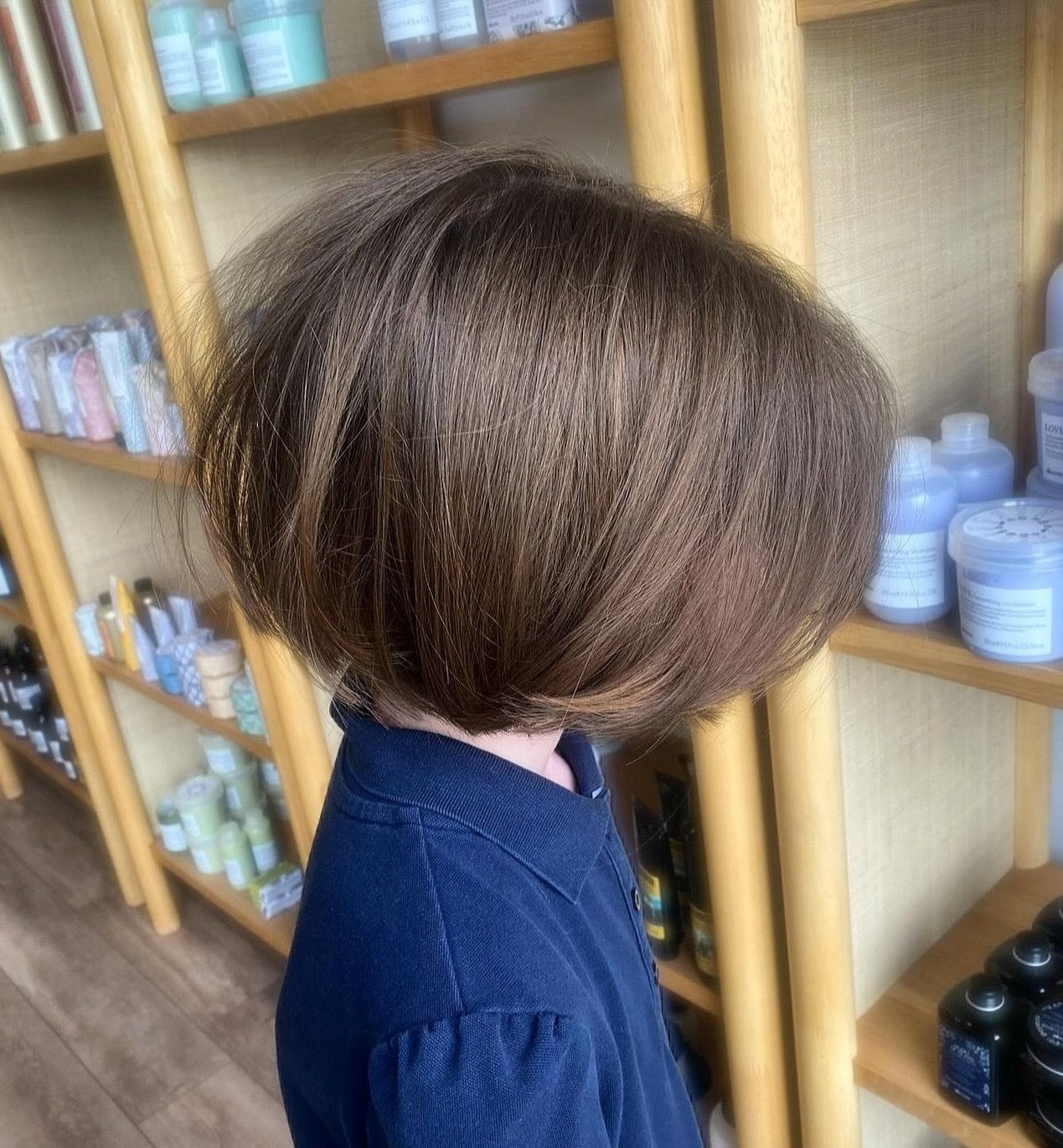 Could there be anything sweeter than a little girl with a French bob?! 🍒