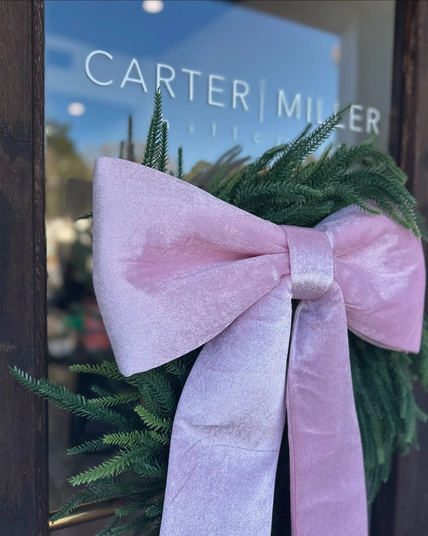 FEELIN&rsquo; FESTIVE! Is your hair holiday-ready? Call or message 501-626-8441 to schedule or visit our website, cartermillerhillcrestsalon.com, to book. We can't wait to see you this holiday season! 🎀

#littlerockhairstylist #littlerockstylist #li