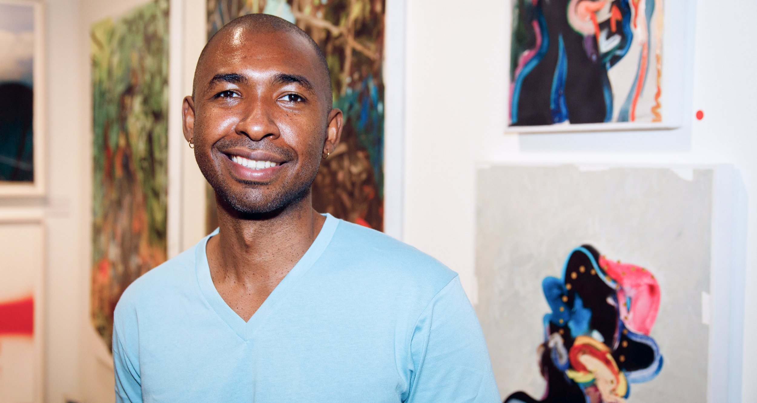  Leasho Johnson in front of his work with TERN (The Bahamas) © David Willems Photography 