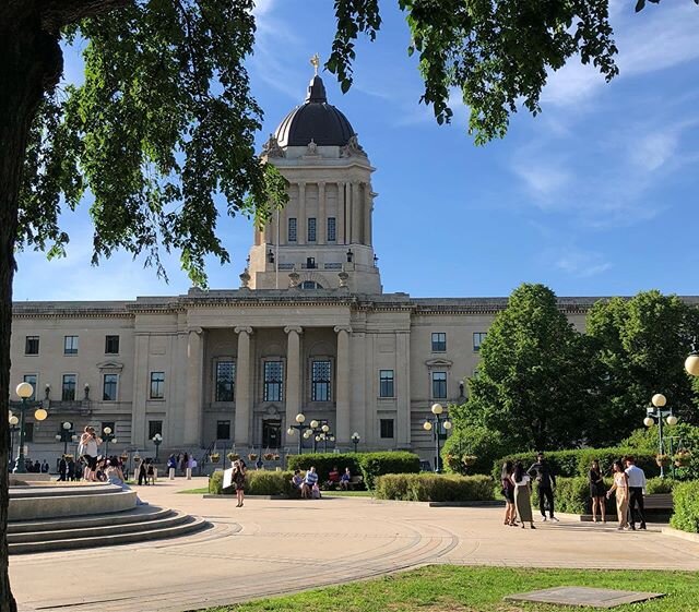 Students were out taking photos and making the best of their graduation at the Manitoba Legislative Buildings as i biked past this afternoon. #classof2020