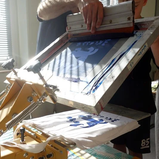 Textildruck_Siebdruck_Unterricht_Schüler_Kinder_selber_drucken_38punkt_mobil.JPG