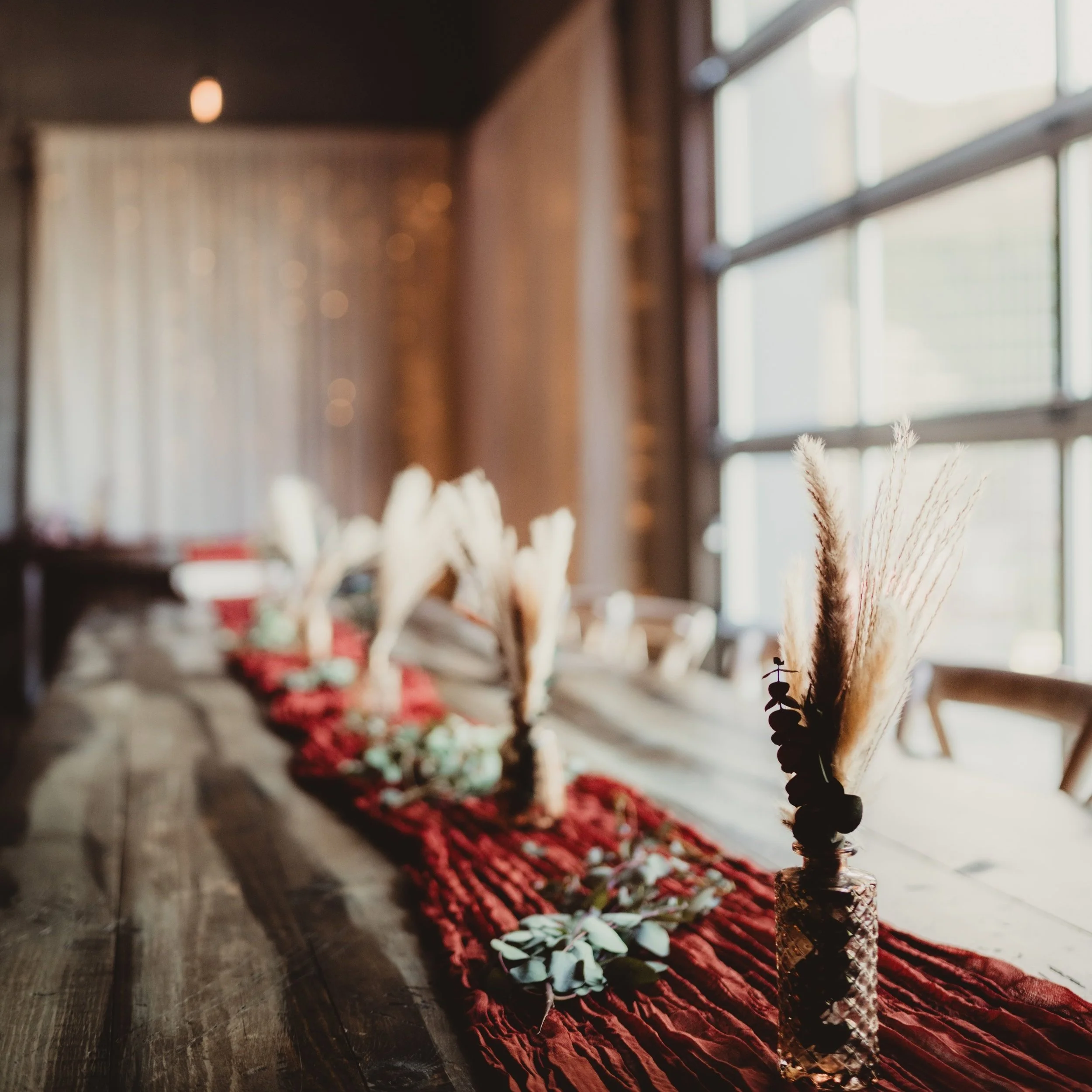 southeast wisconsin wedding photographer, wedding table decor, wedding day, wedding photos, wedding details, wedding detail inspo, table decor inspo, southeast wisconsin wedding venue, wedding venue