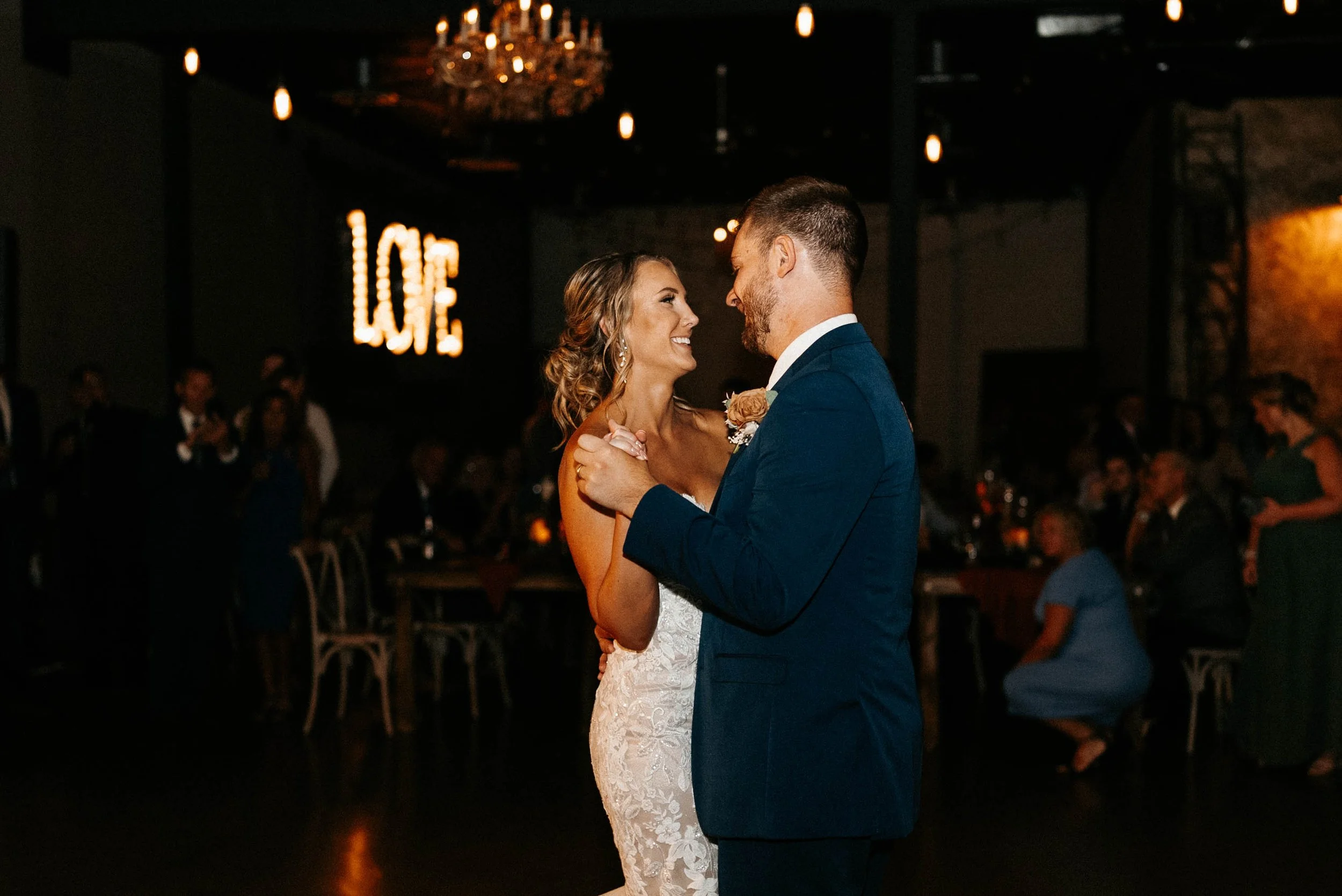 wedding budget, wedding dj, wedding photographer, wedding, bride and groom, new bride, wedding venue, wedding deals