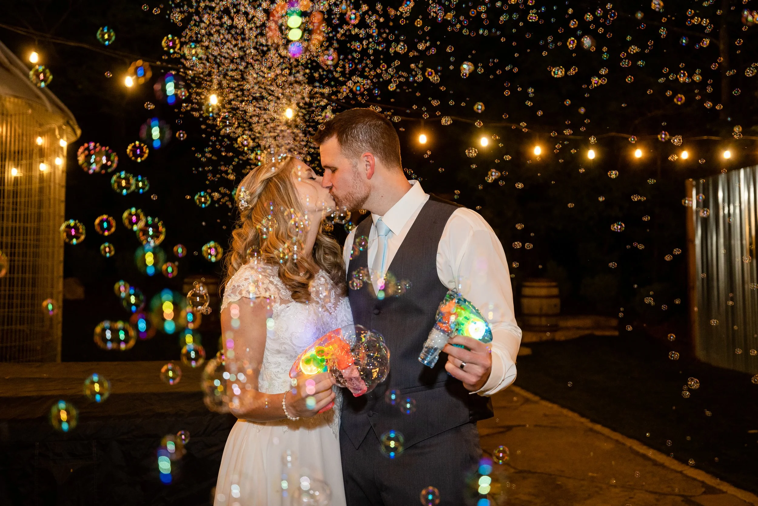 southeast wisconsin photography, southeast wi photos, wedding photo inspo, wedding bubble photos, wedding venue in southeast wisconsin, wedding venue near me, wedding photo inspo