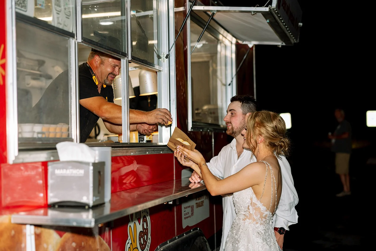 wedding late night snack, wedding ideas, wedding inspo, wedding trends, wedding photo inspo, bride and groom photos wedding