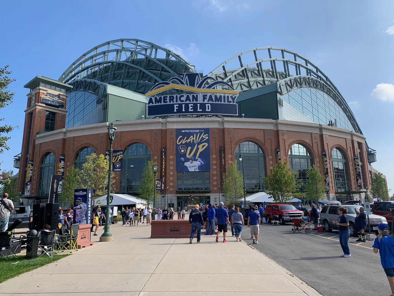 american family field, tailgate, milwaukee brewers, things to do in milwaukee, milwaukee wisconsin