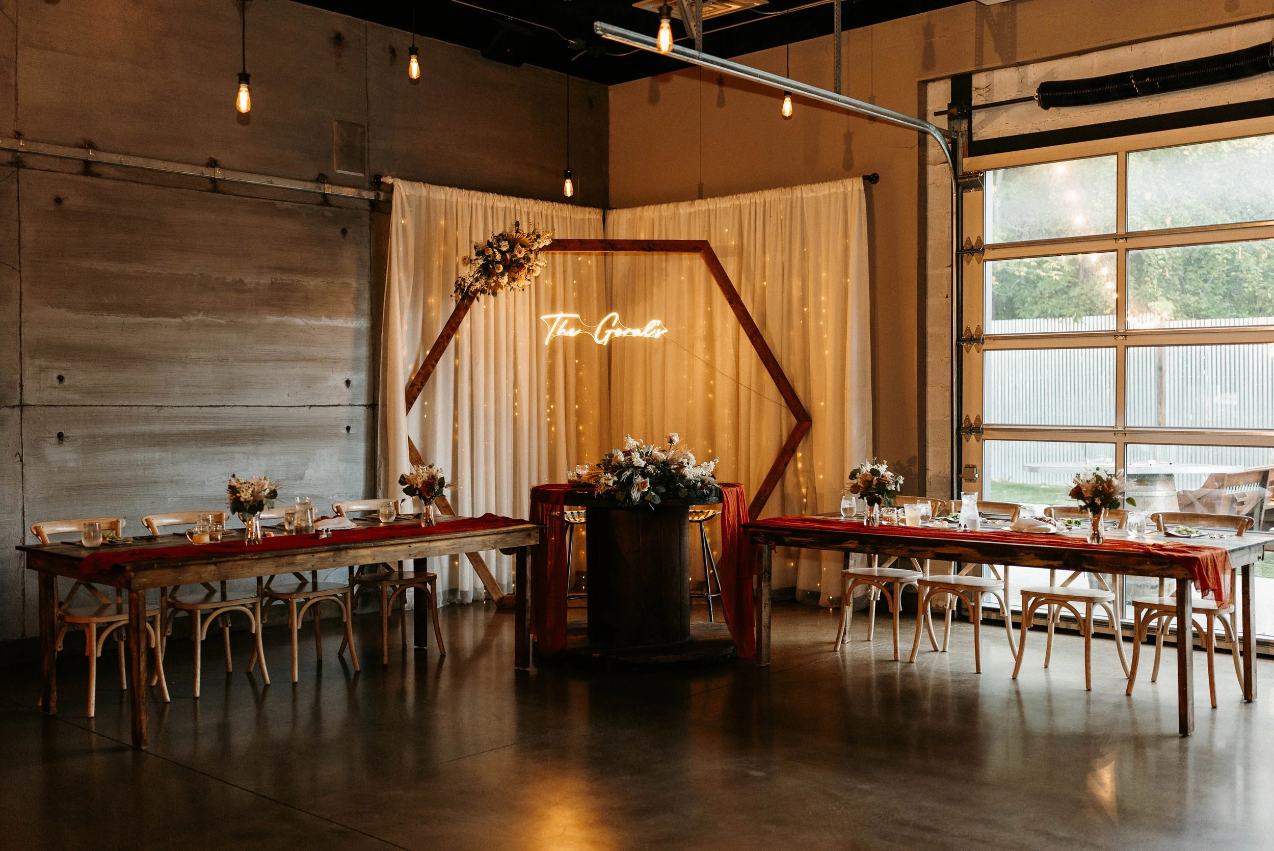 wedding venue, wedding budget, wedding head table, dance floor, bride and groom, wedding reception area, wedding head table decor