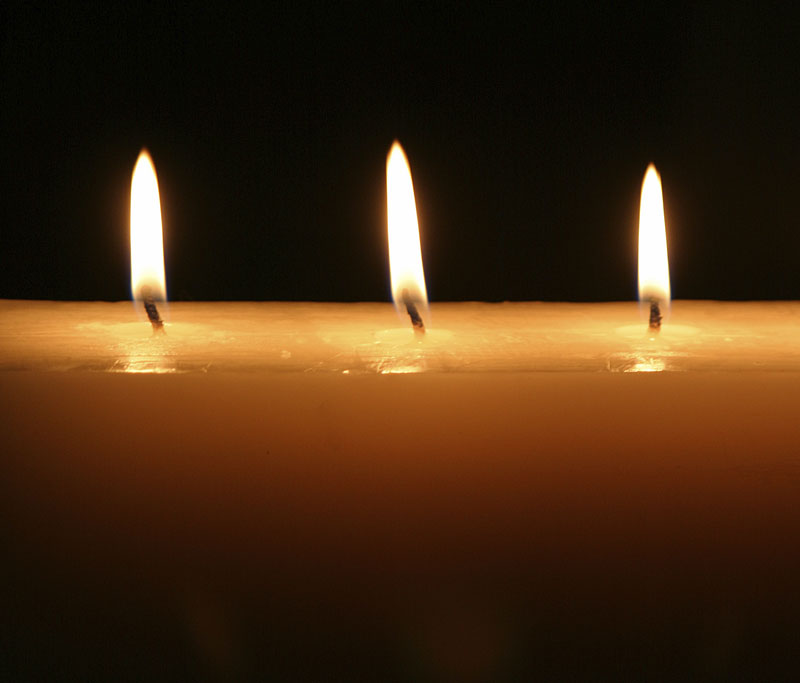 Candle2_istock_redowidth.jpg