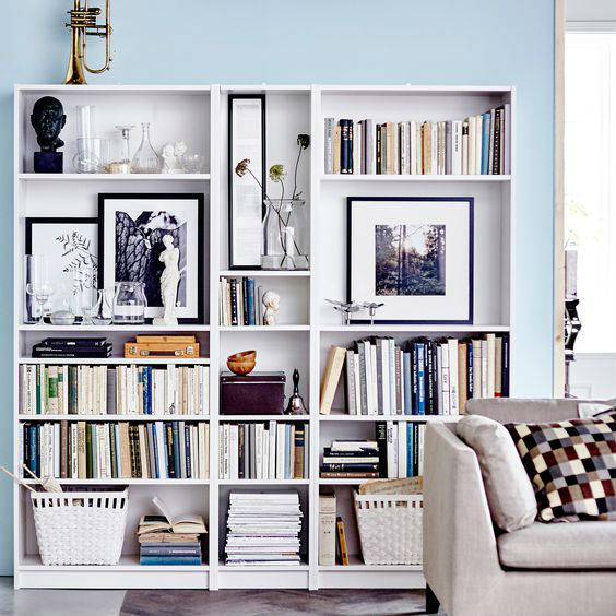 bookshelf-varying-heights-3.jpg