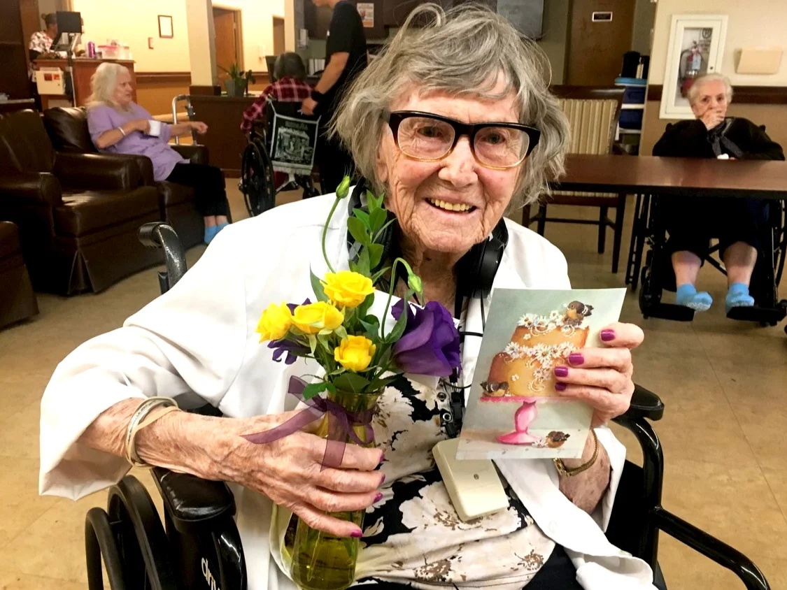 Maureen+S.+receiving+her+spring+flowers.jpg