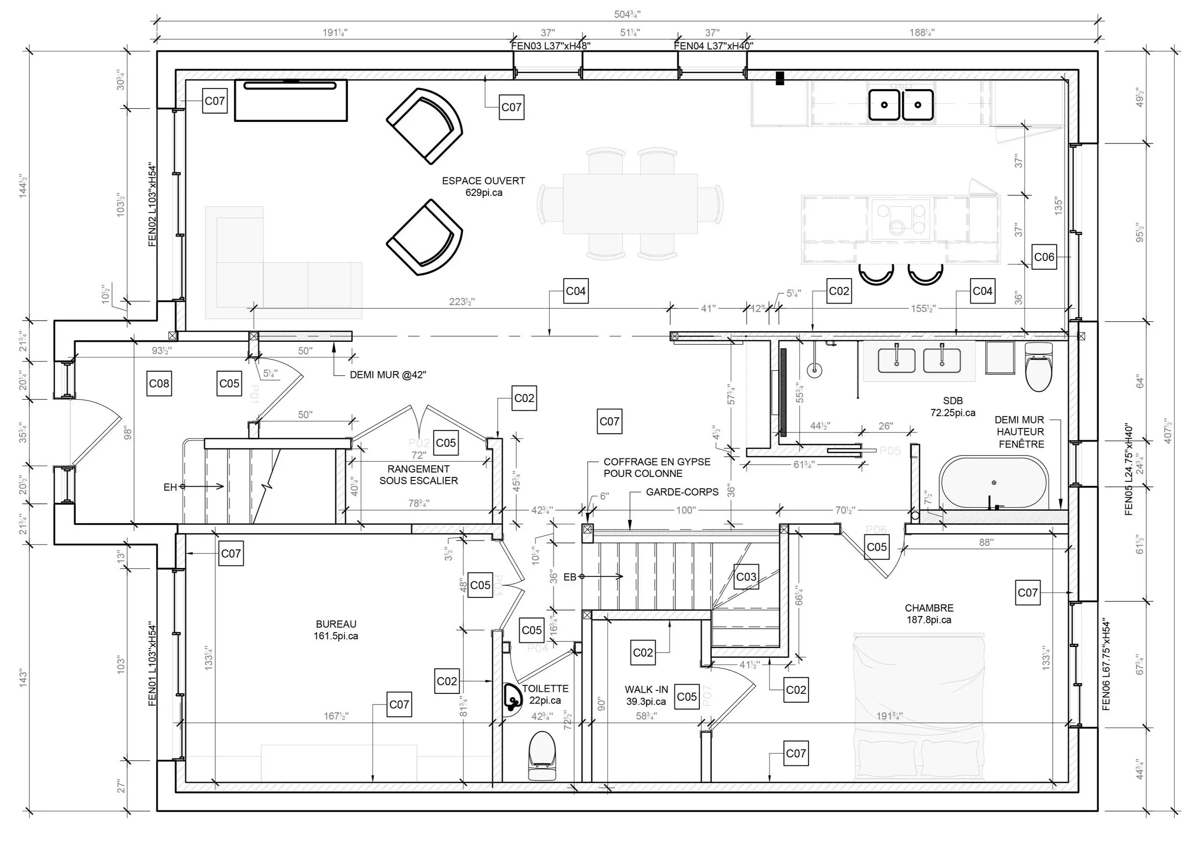Plan architectural d'une maison avec différentes pièces, y compris une cuisine, un salon, une chambre, une salle de bain, un bureau, un espace ouvert, un rangement, une toilette, un walk-in, et des détails de dimensions et de construction.