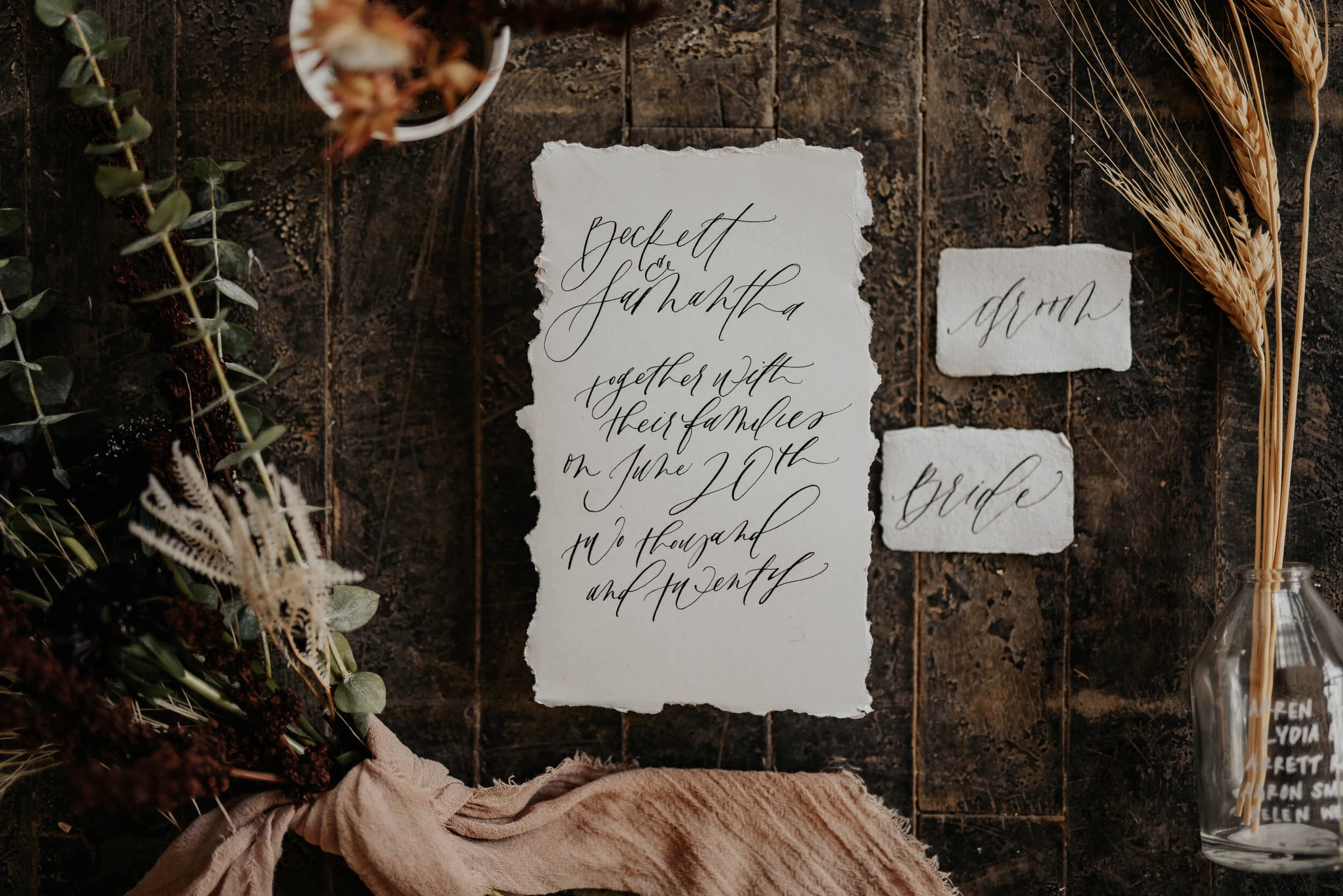 modern-calligraphy-wedding-stationery-flatlay.jpg
