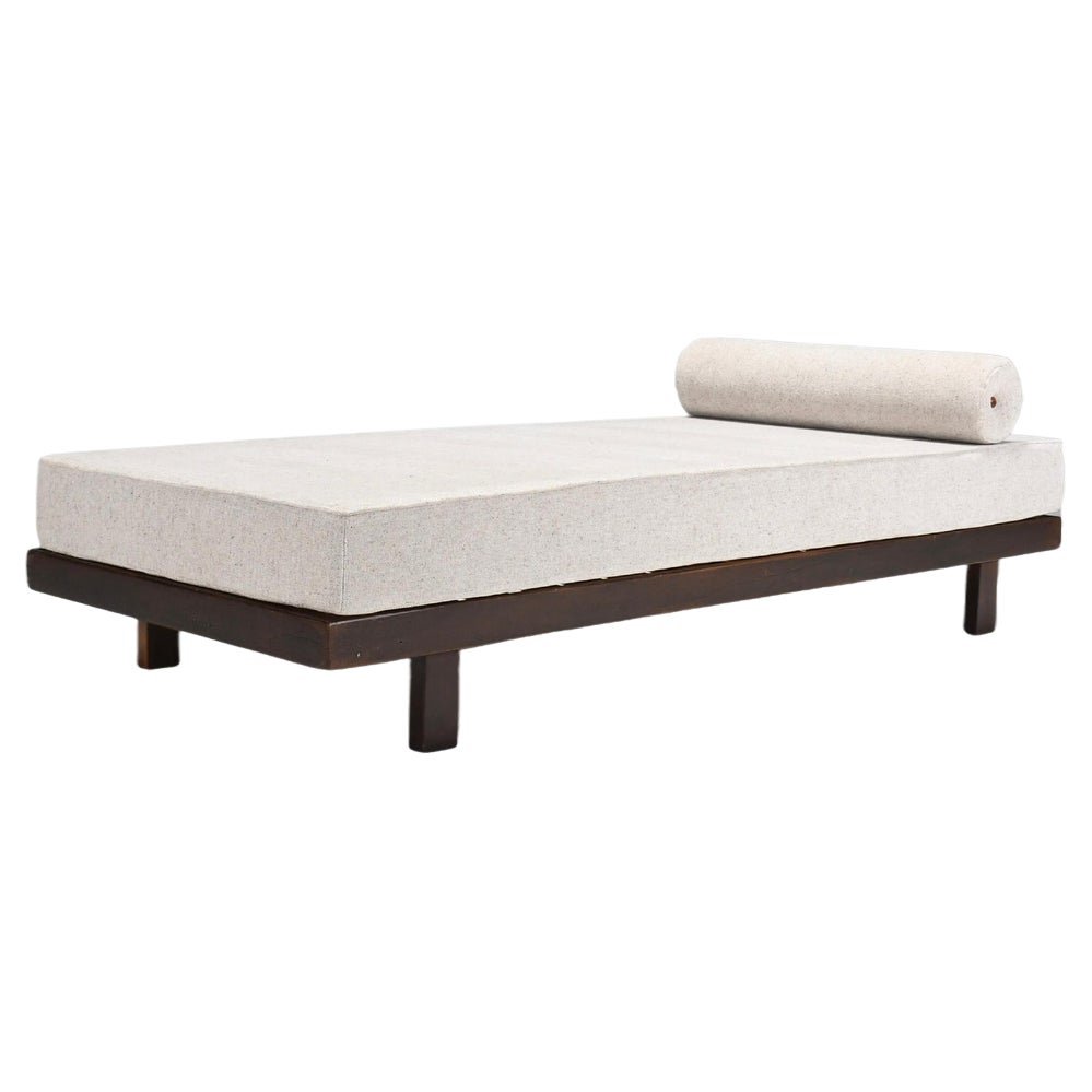 Minimalist Daybed in the Manner of Jorge Zalszupin