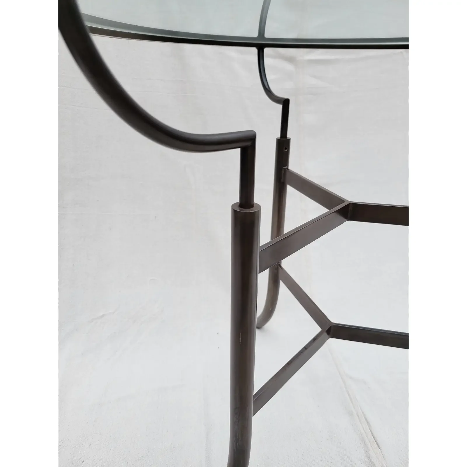 john-saladino-tripod-table-3053-1.webp