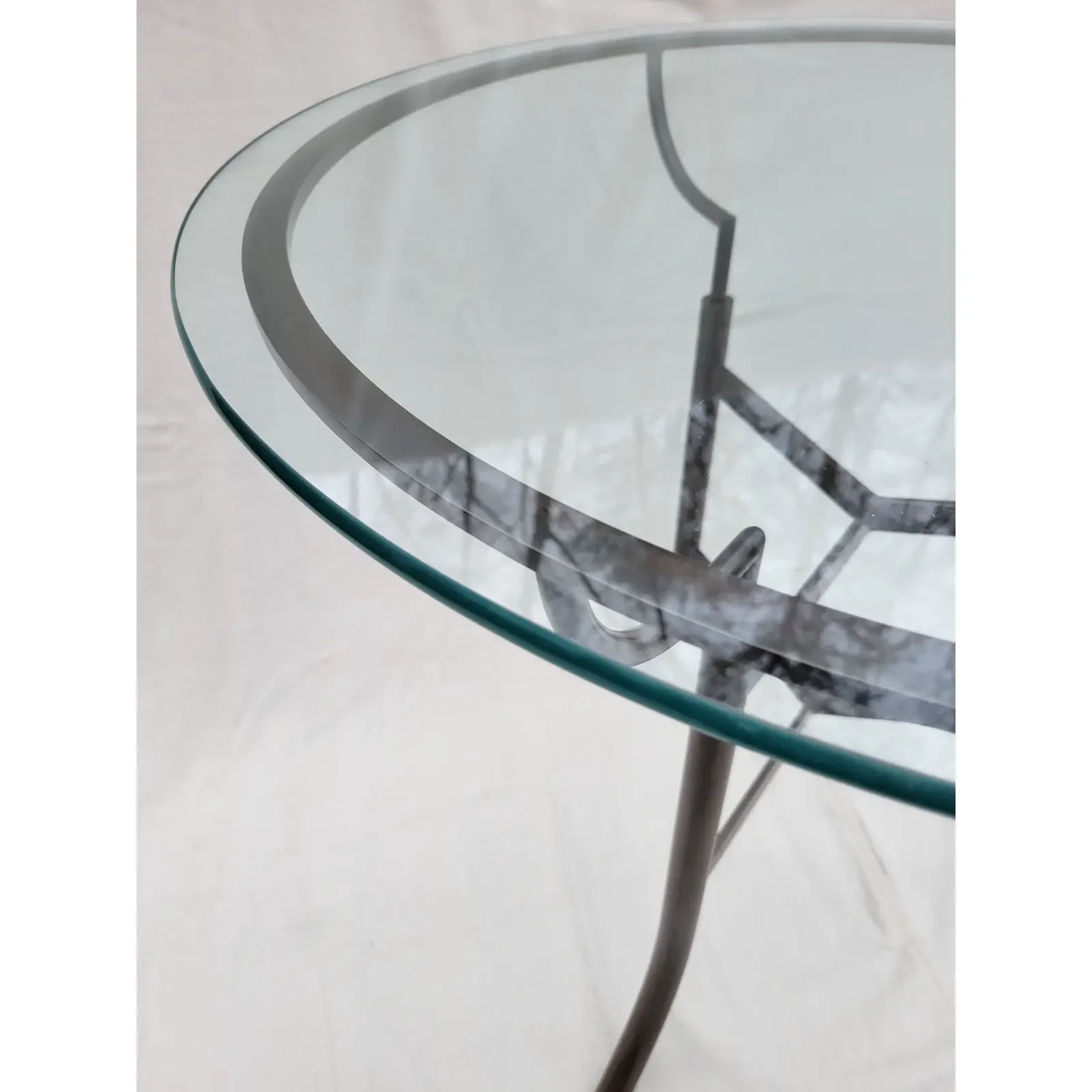 john-saladino-tripod-table-0233.webp