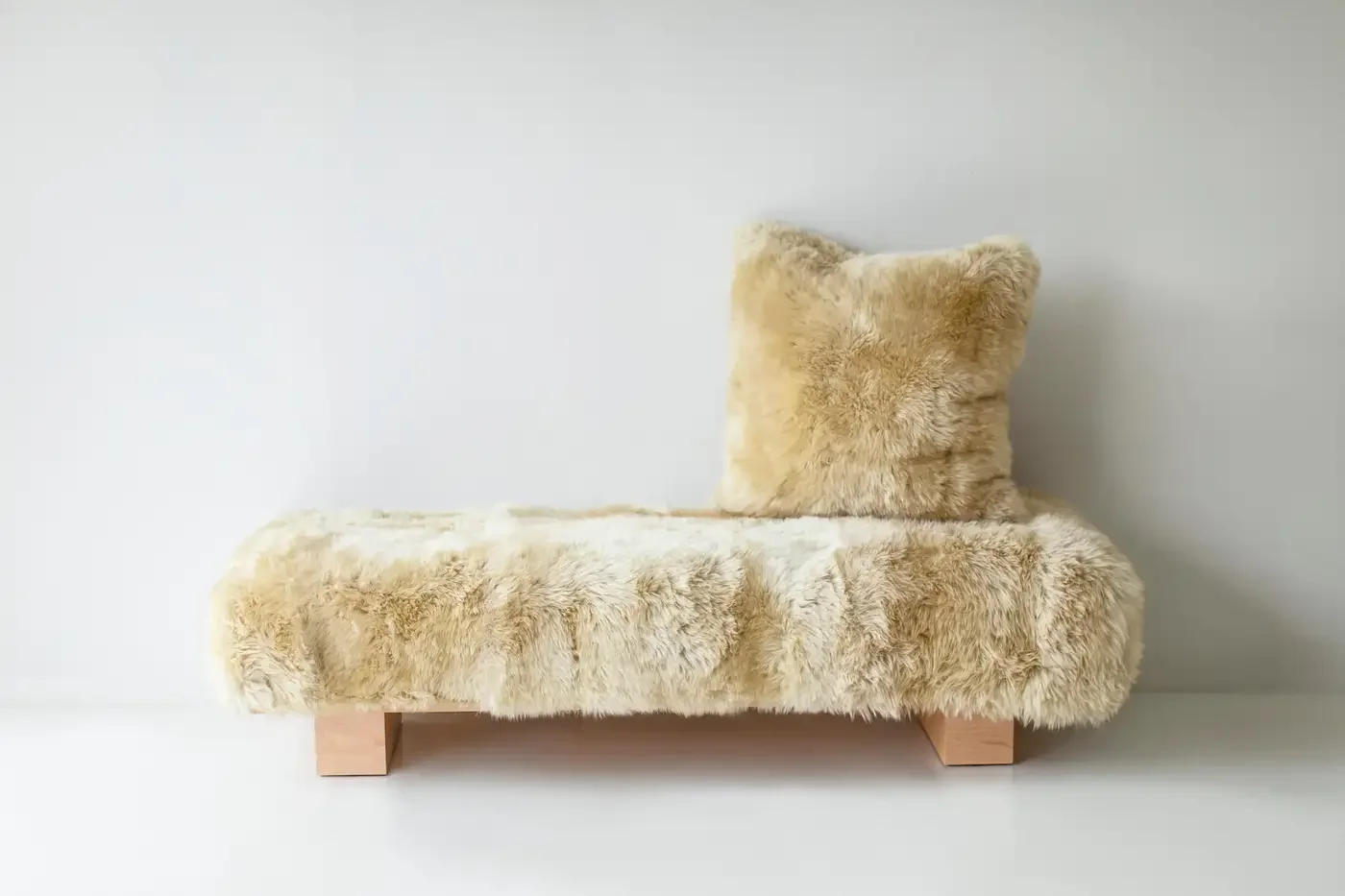 40684893_Big_Modern_Sheepskin_Fur_Bench_87565661_master.webp
